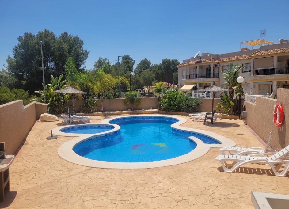 Återförsäljning - Radhus -
Algorfa