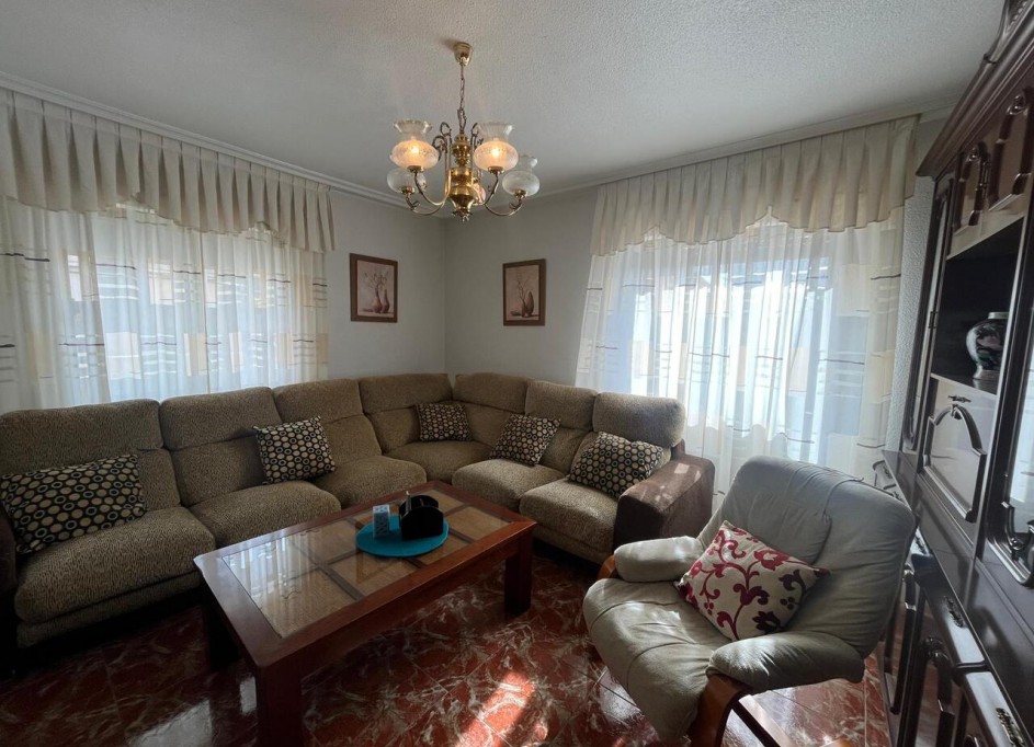 Återförsäljning - Radhus -
Algorfa