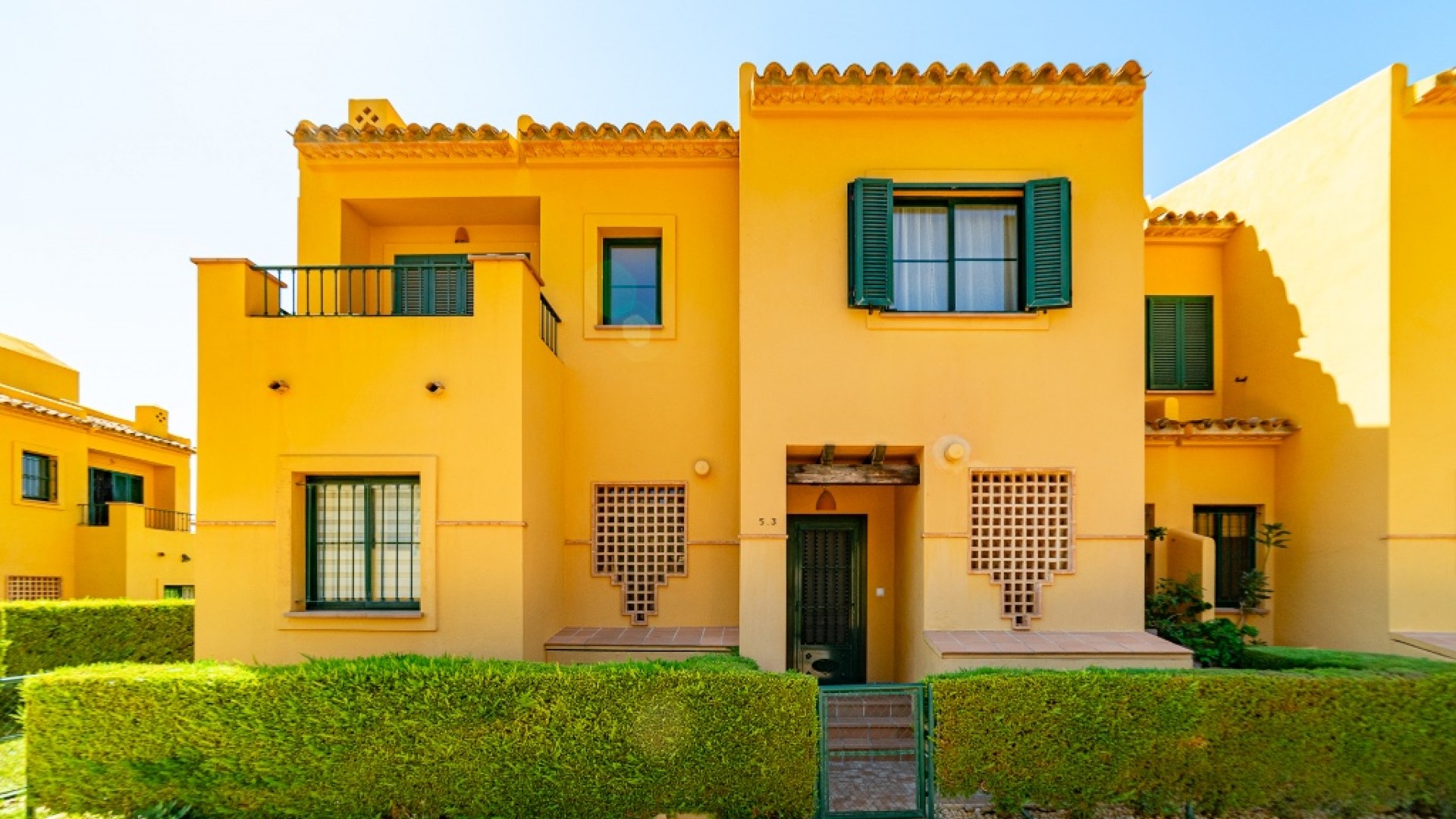 Återförsäljning - Radhus -
Finestrat