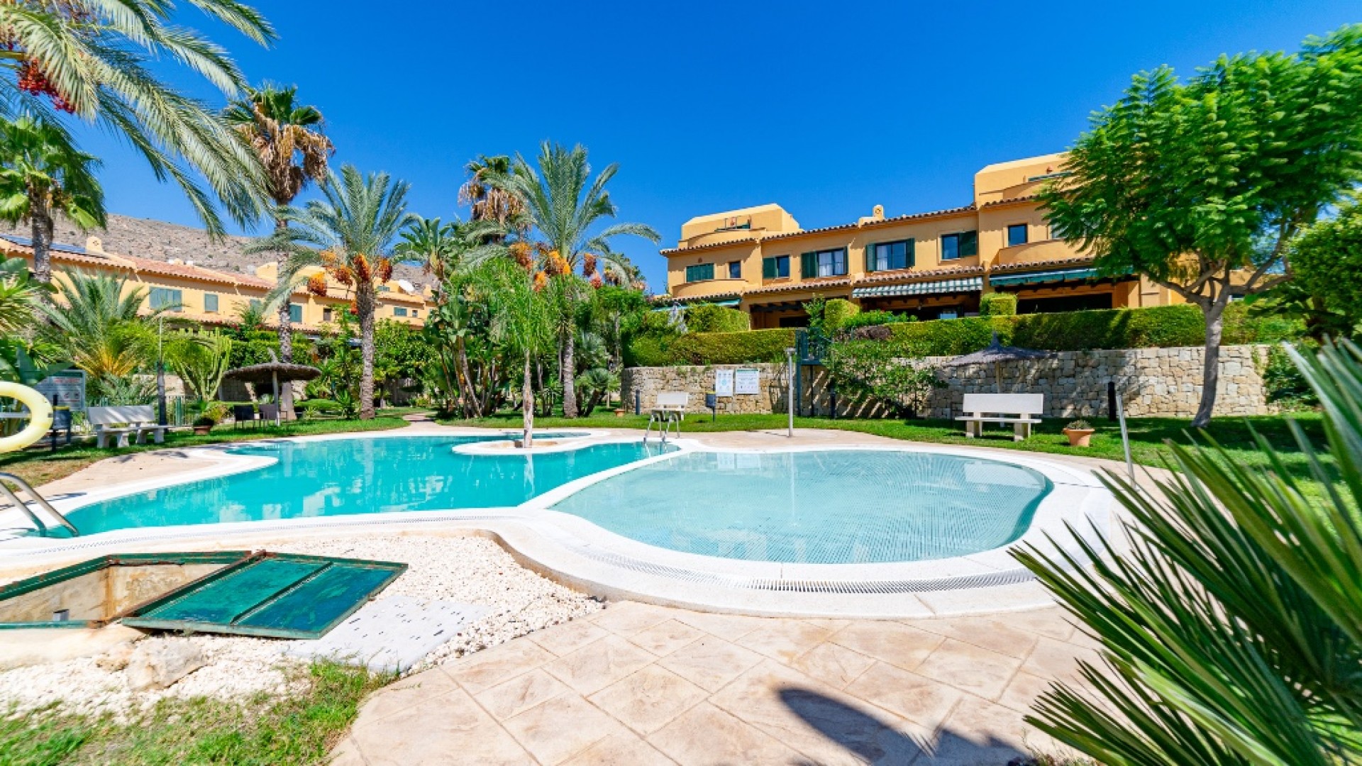 Återförsäljning - Radhus -
Finestrat