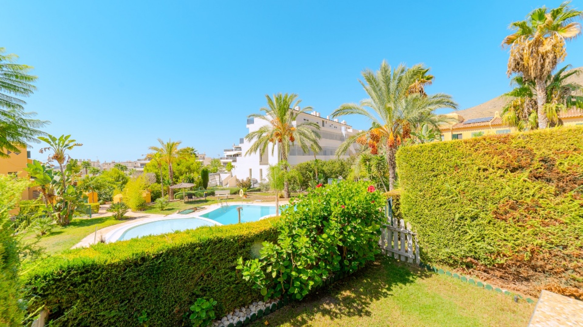 Återförsäljning - Radhus -
Finestrat