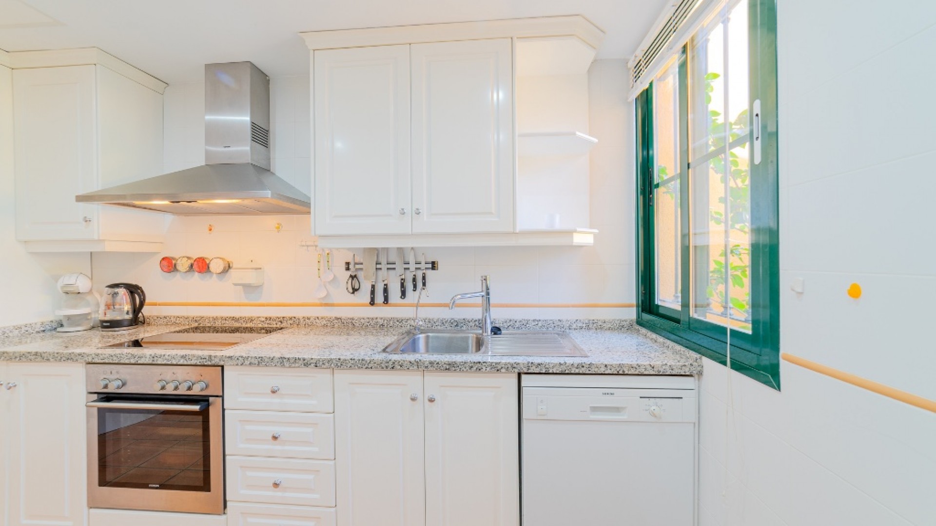 Återförsäljning - Radhus -
Finestrat