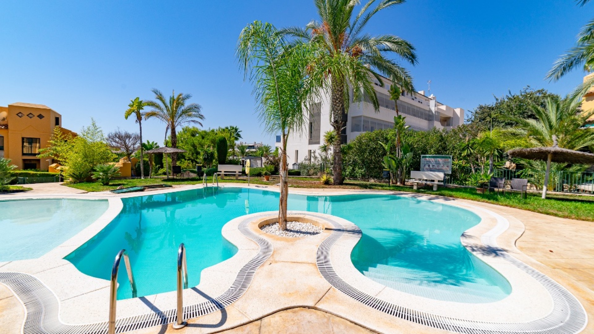 Återförsäljning - Radhus -
Finestrat