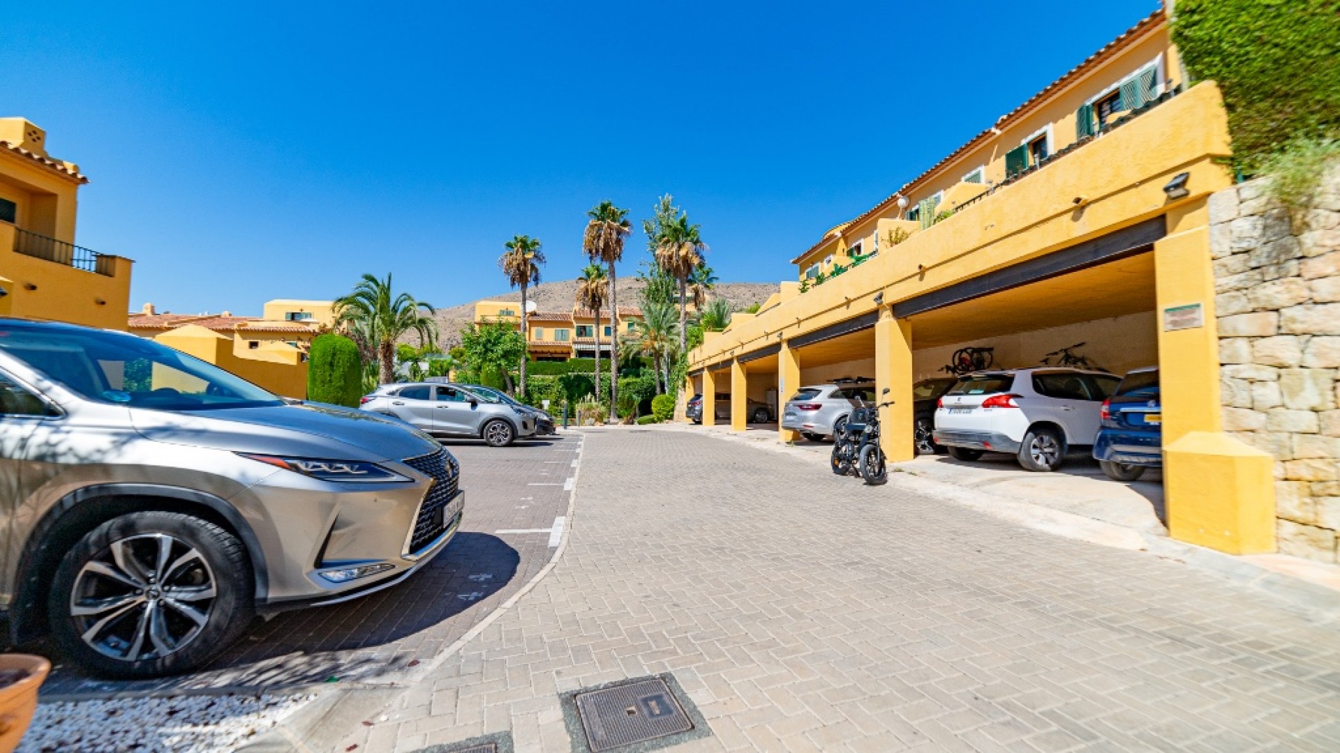 Återförsäljning - Radhus -
Finestrat