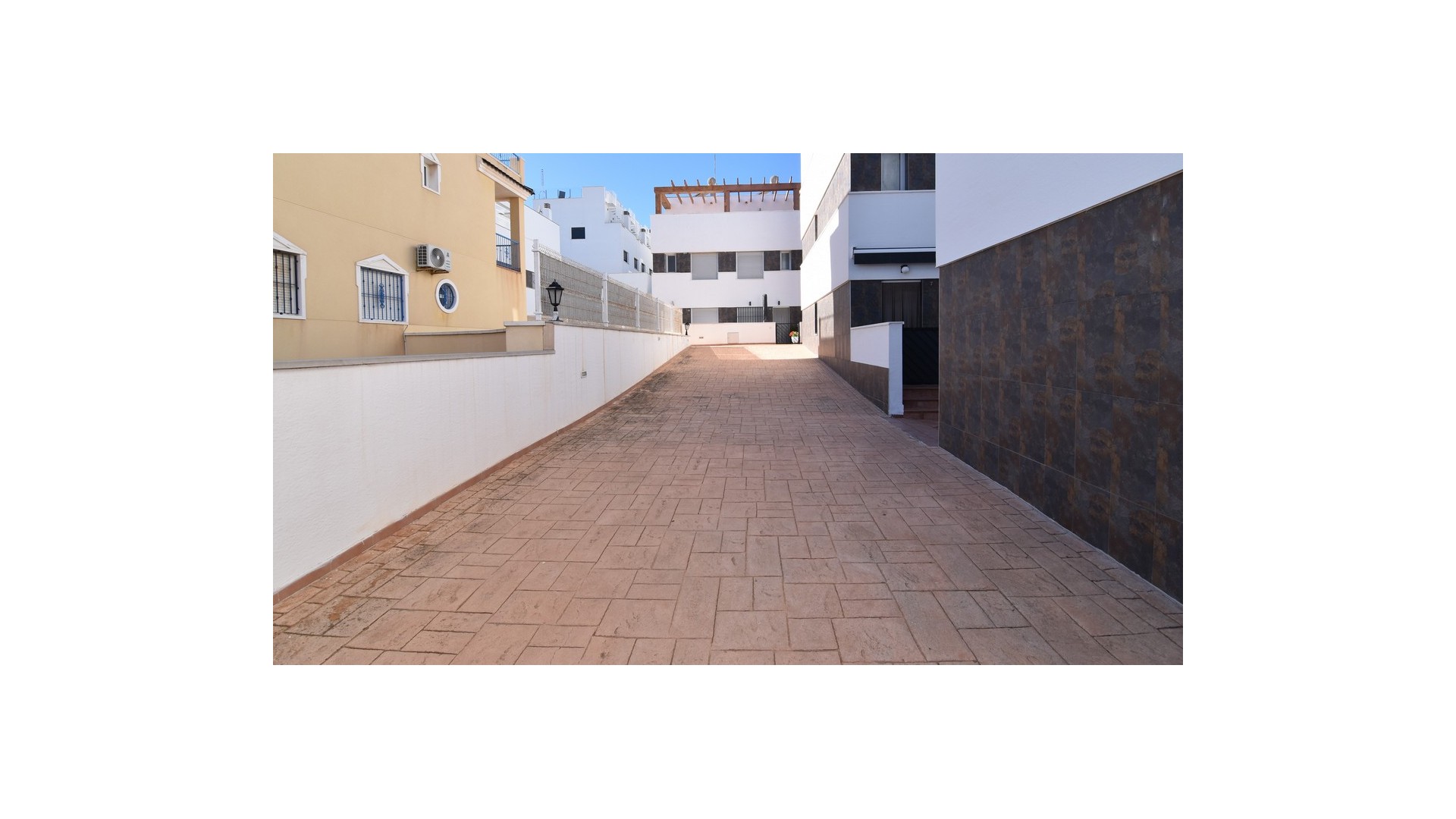 Återförsäljning - Radhus -
Guardamar del Segura