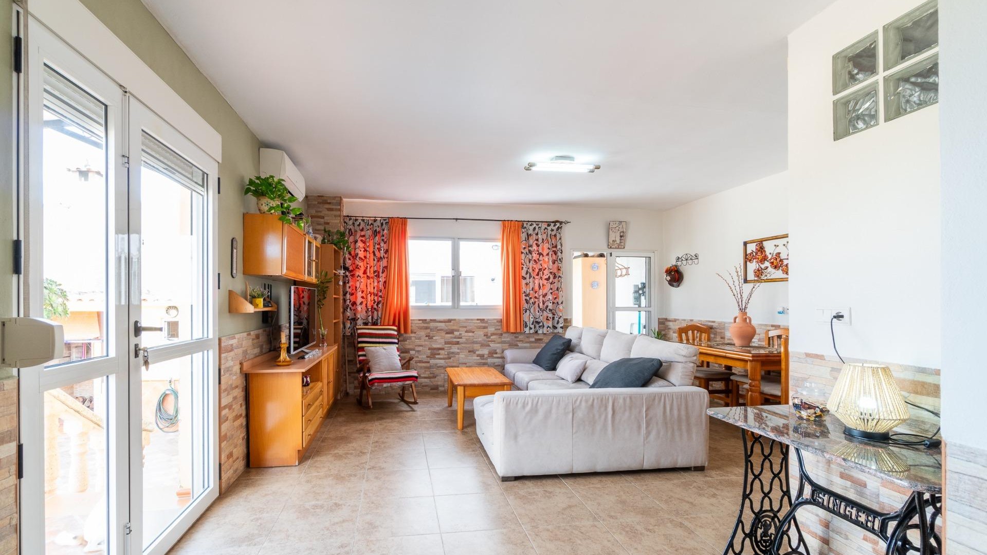 Återförsäljning - Radhus -
Orihuela - Desamparados-Hurchillo-Torremendo