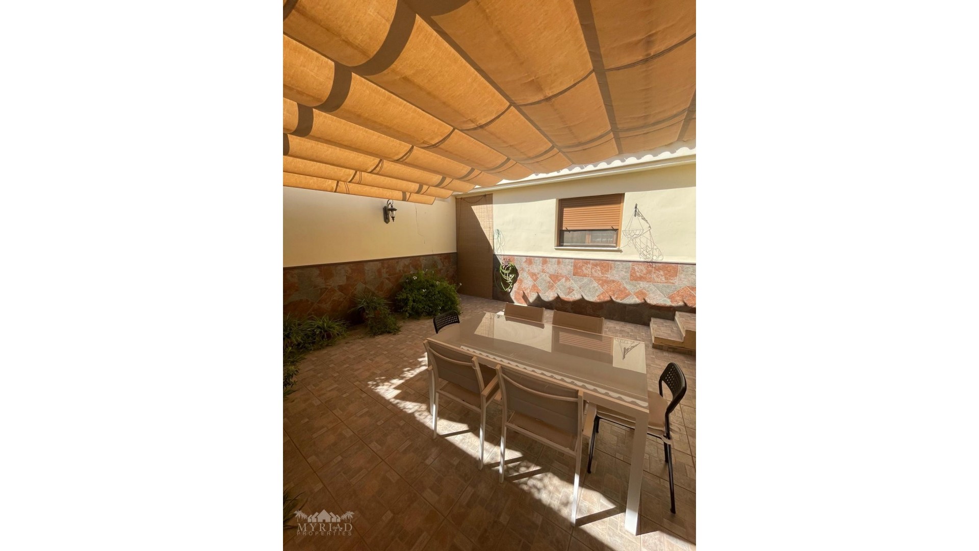 Återförsäljning - Radhus -
Pinoso - Pinoso Alicante