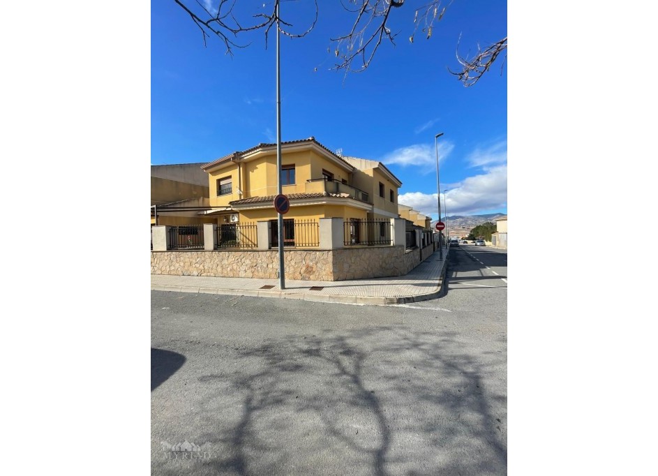 Återförsäljning - Radhus -
Pinoso - Pinoso Alicante