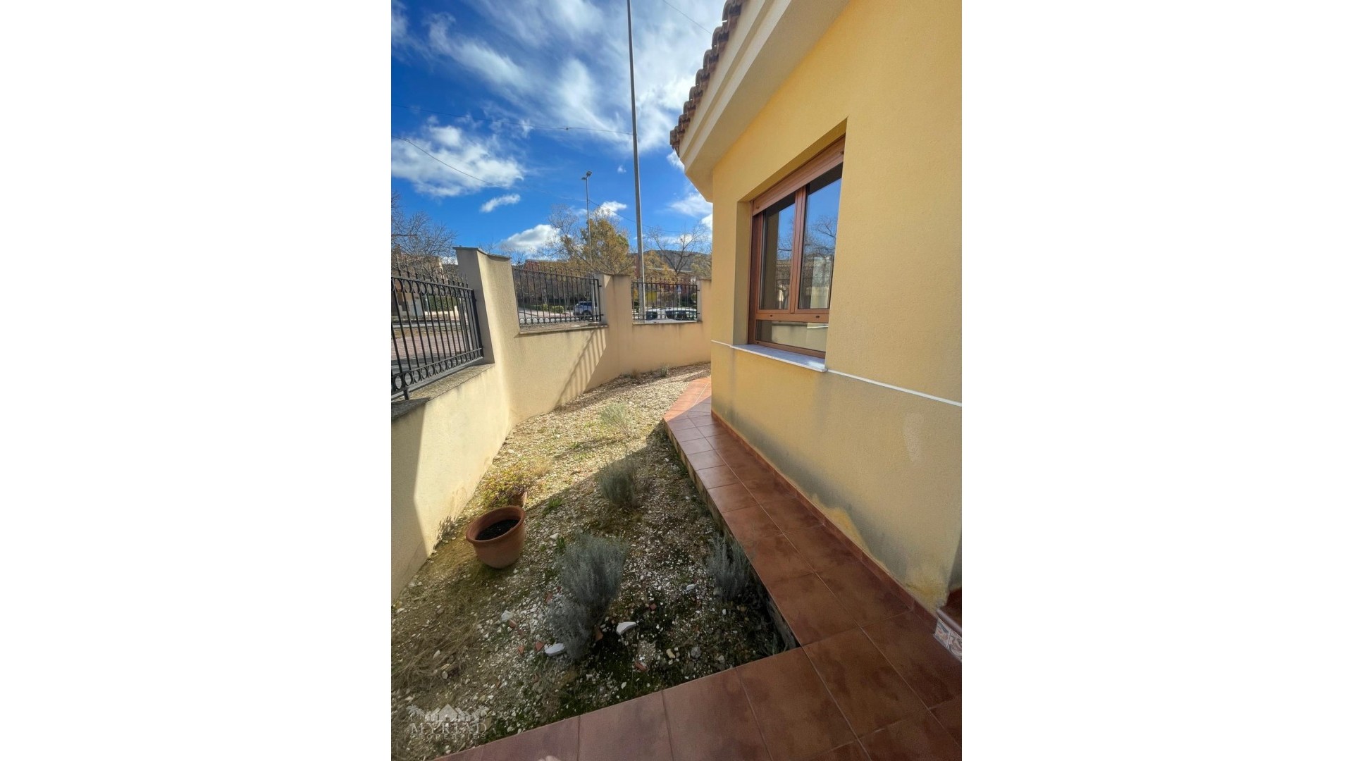 Återförsäljning - Radhus -
Pinoso - Pinoso Alicante