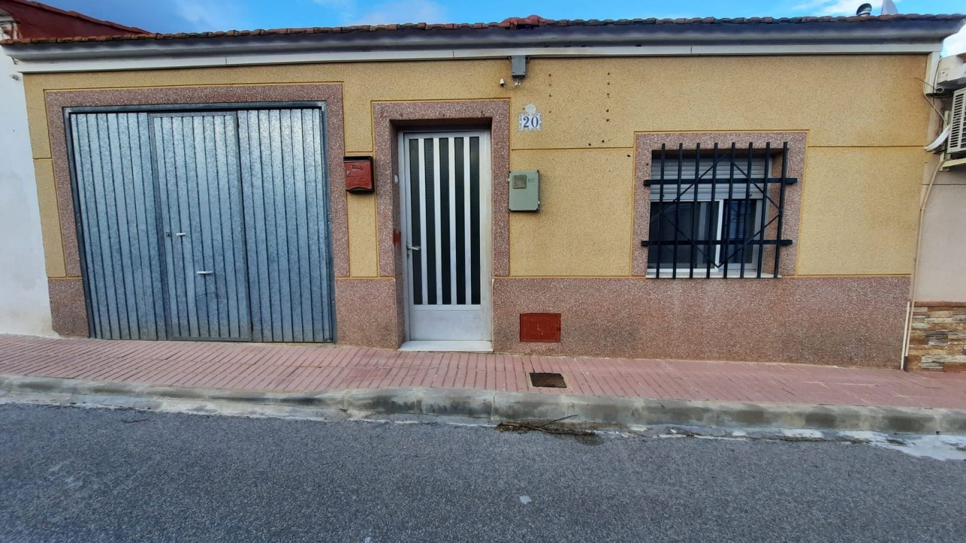 Återförsäljning - Radhus -
Salinas