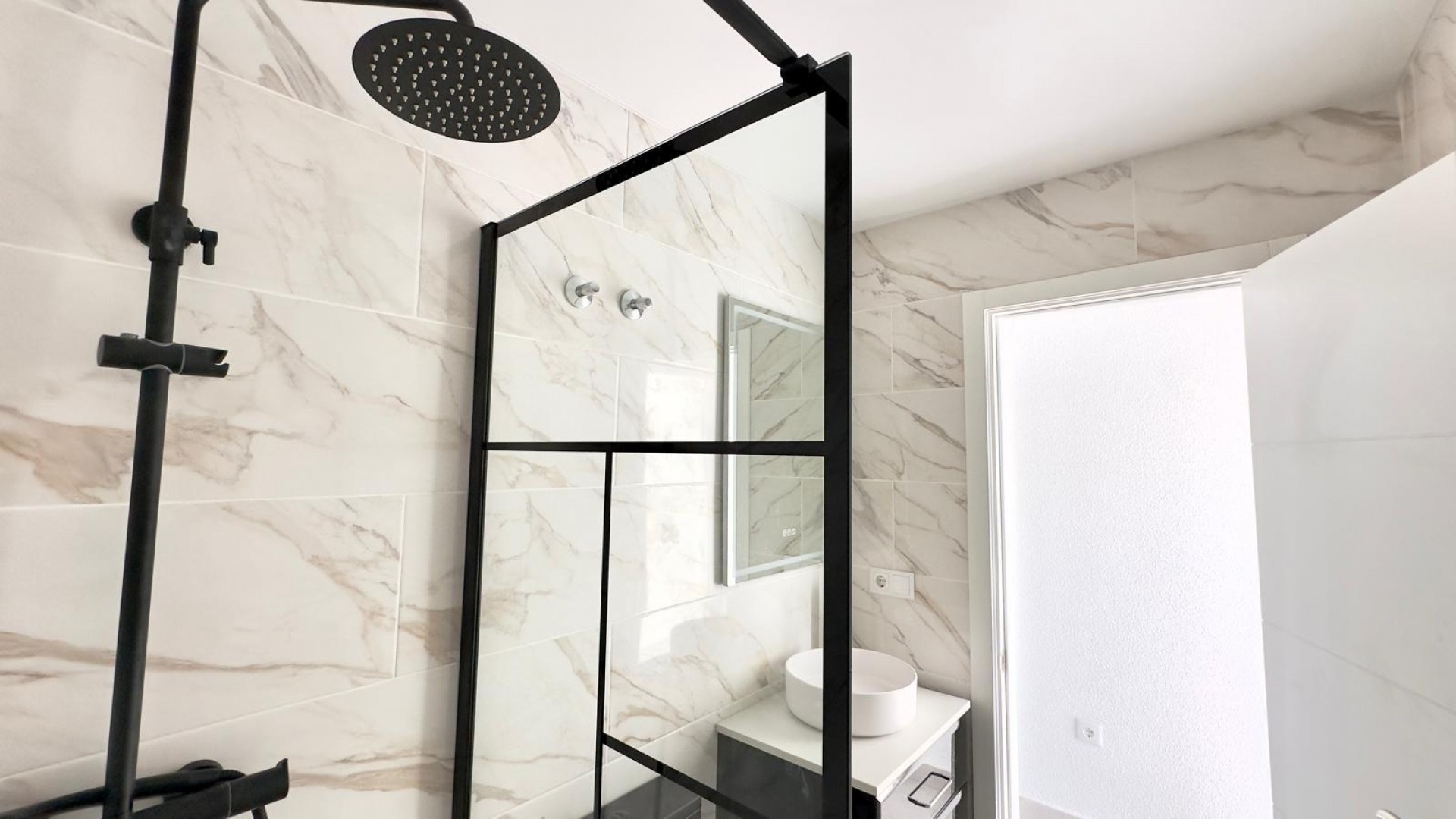 Återförsäljning - Radhus -
Torrevieja - La Mata