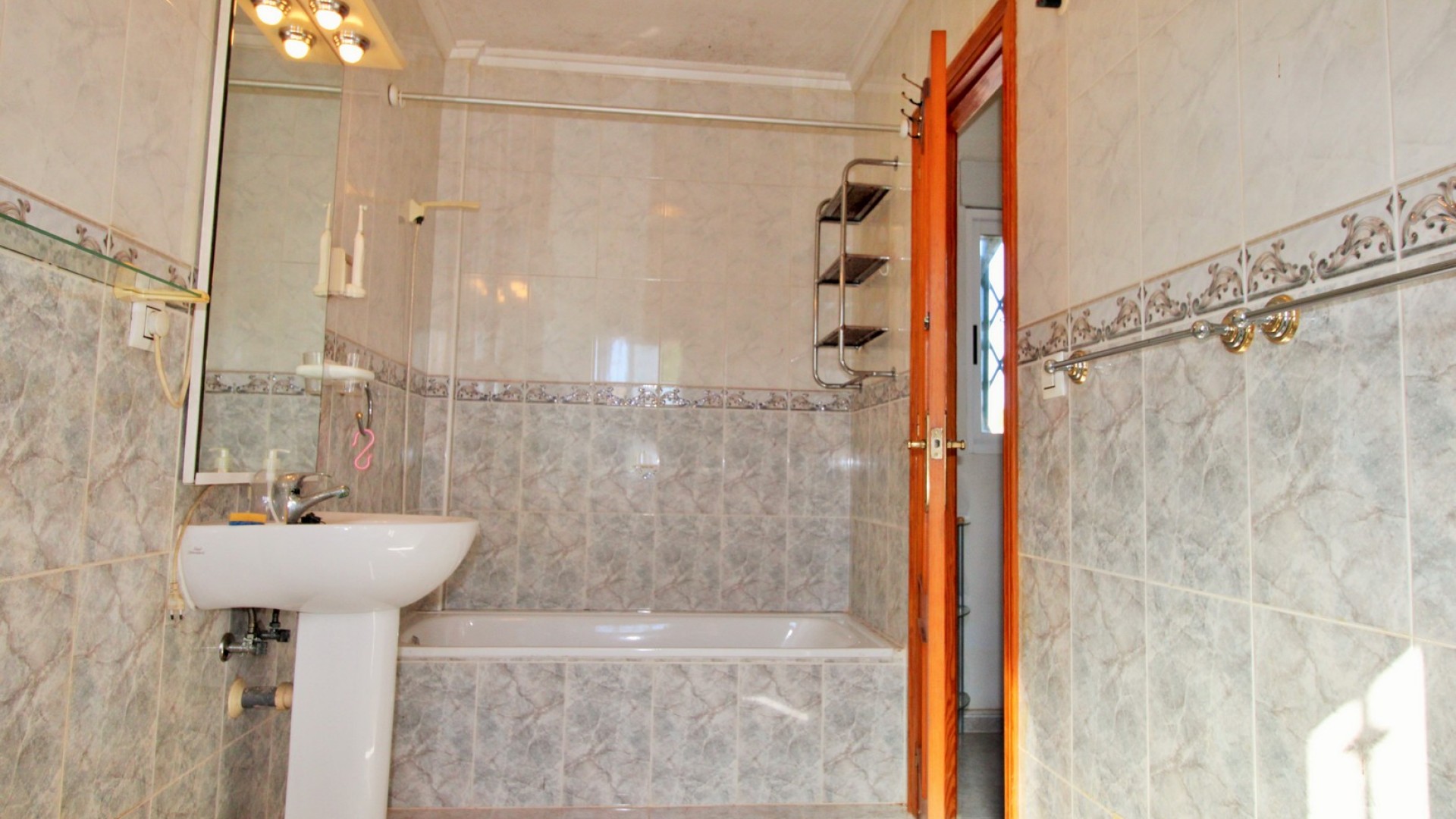 Återförsäljning - Radhus -
Villamartín