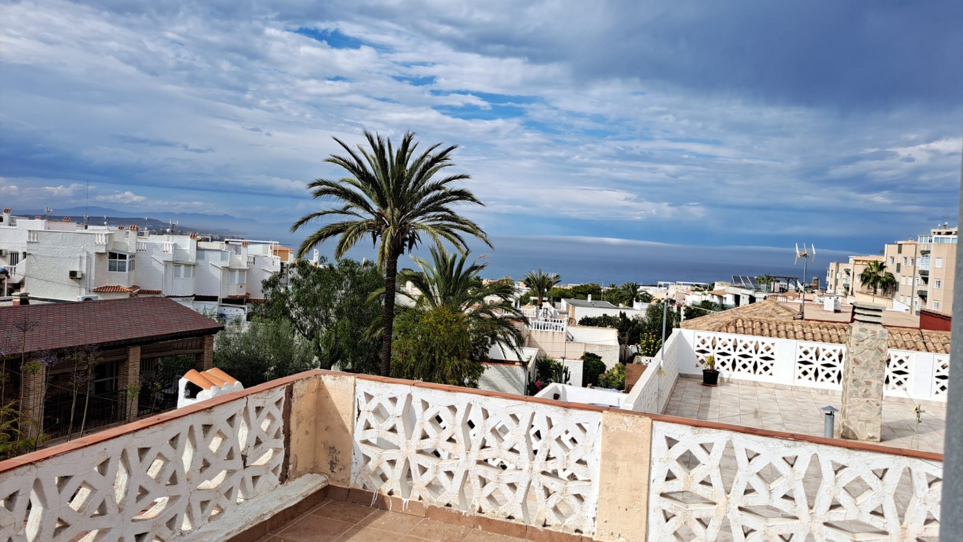 Återförsäljning - Villa i parhus -
La Mata