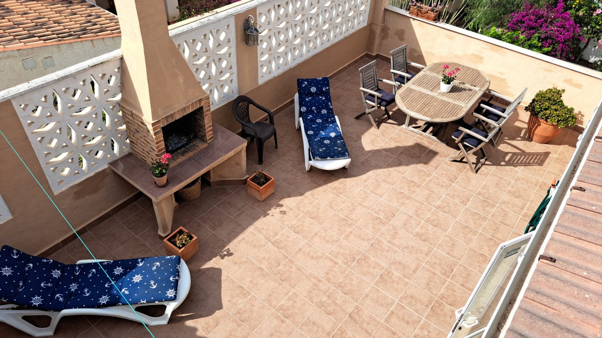 Återförsäljning - Villa i parhus -
La Mata