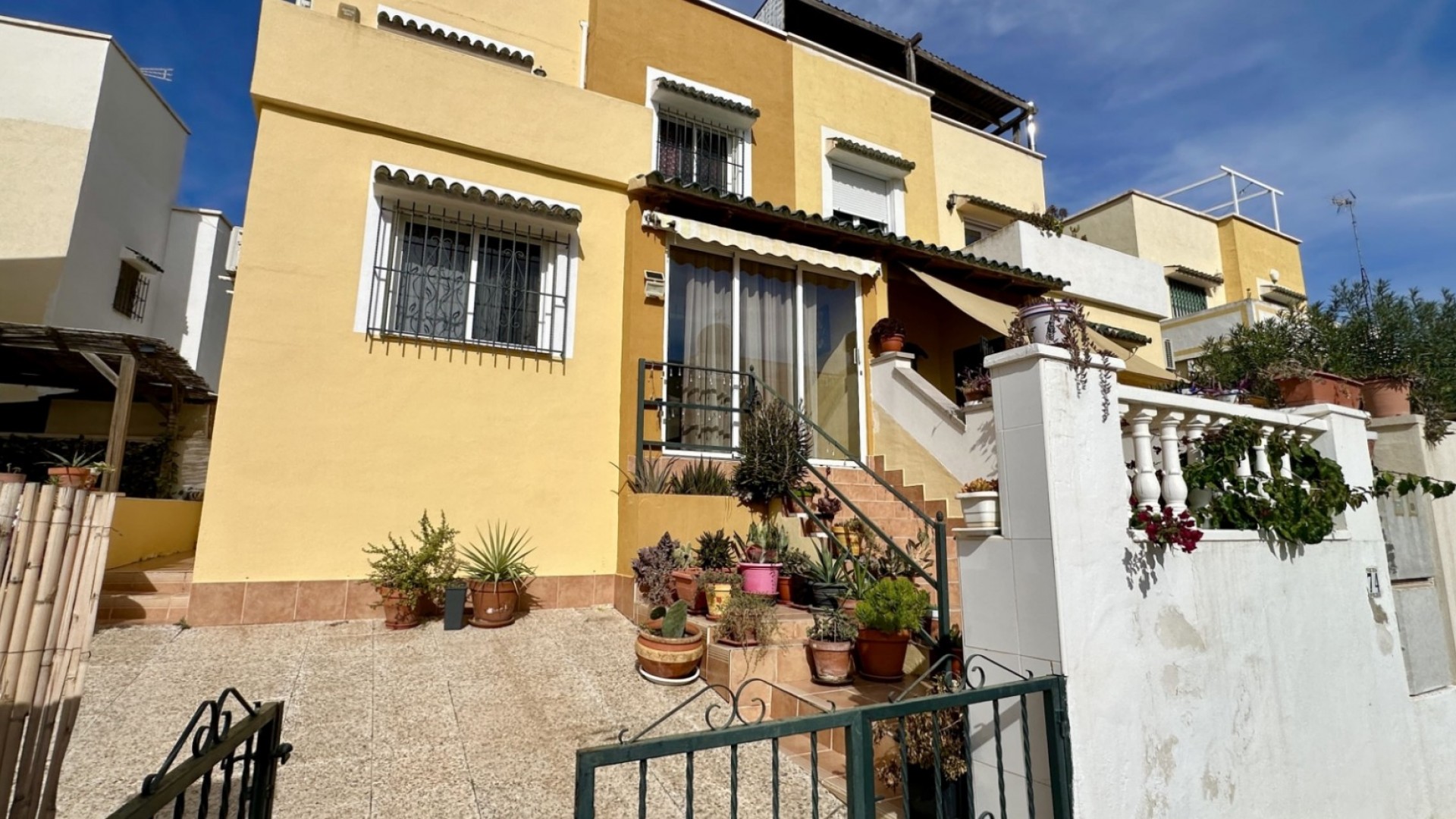 Återförsäljning - Villa i parhus -
Orihuela Costa - Los Altos