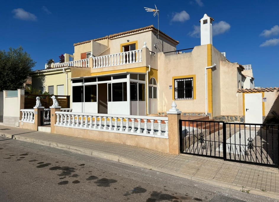 Återförsäljning - Villa i parhus -
Orihuela Costa - Punta Prima