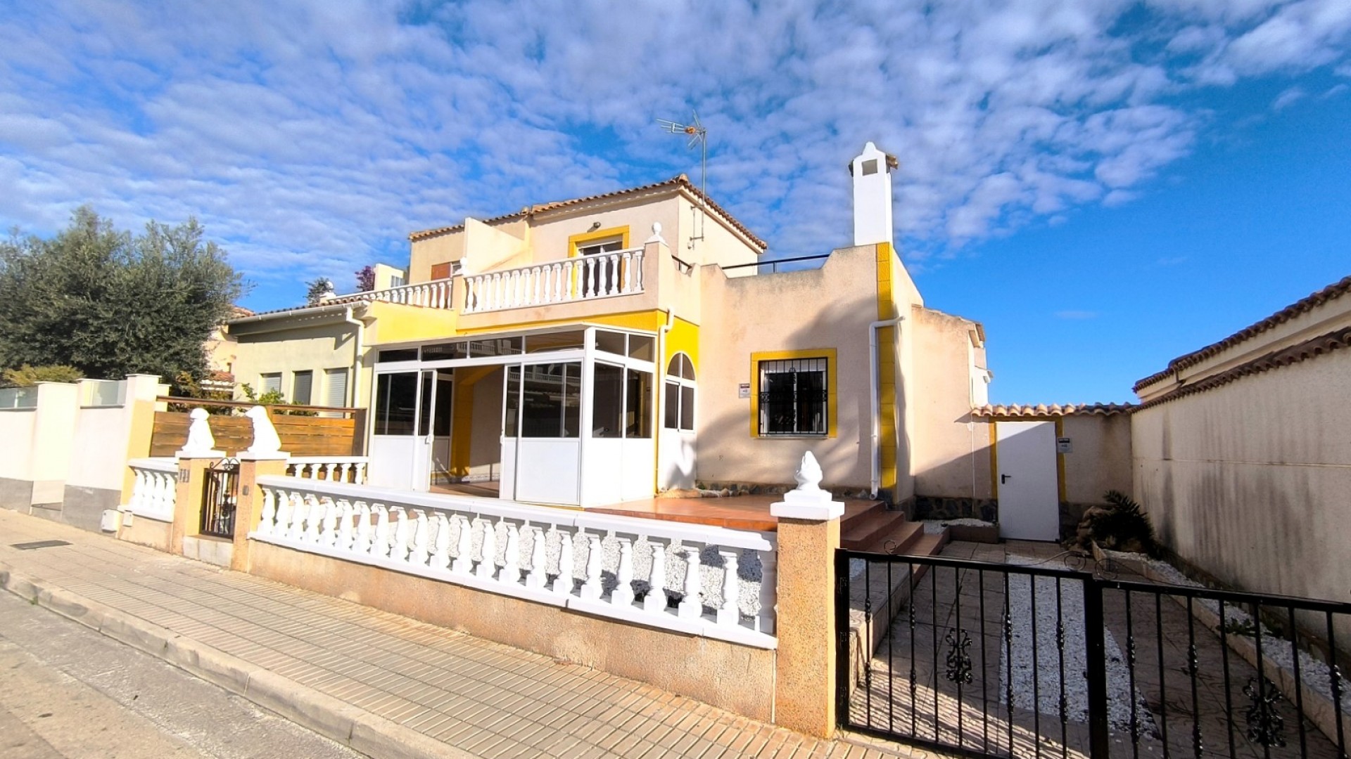 Återförsäljning - Villa i parhus -
Orihuela Costa