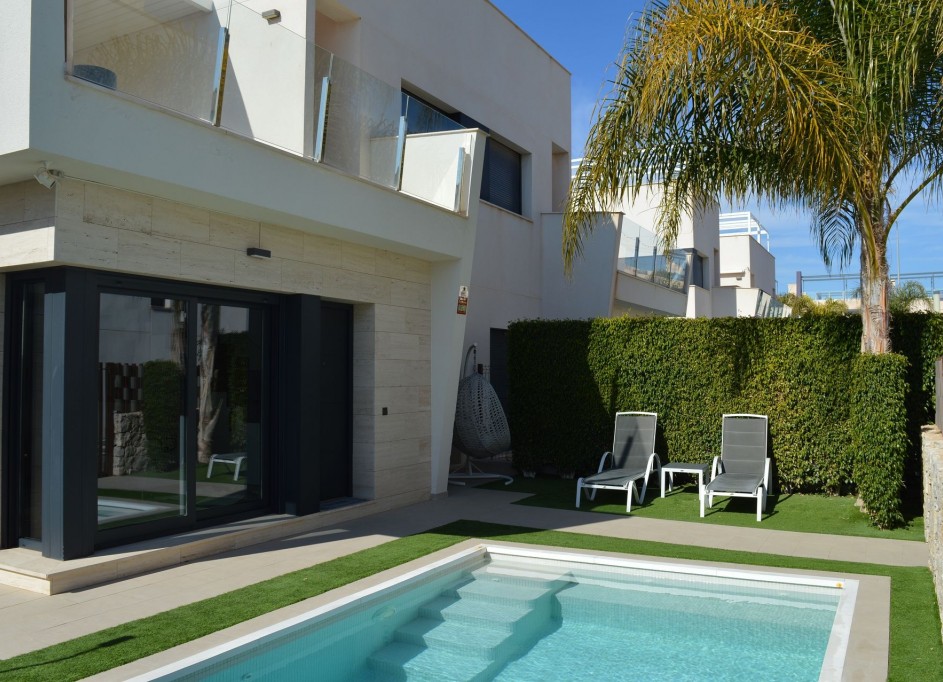 Återförsäljning - Villa i parhus -
Pilar de la Horadada