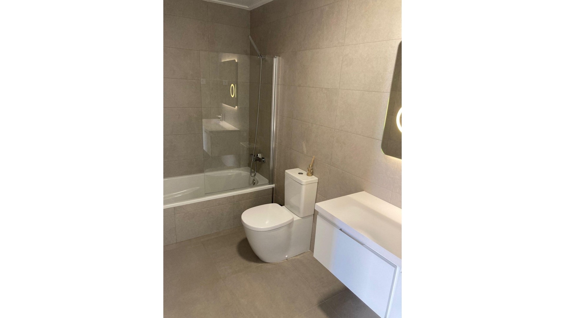 Återförsäljning - Villa i parhus -
Pilar de la Horadada