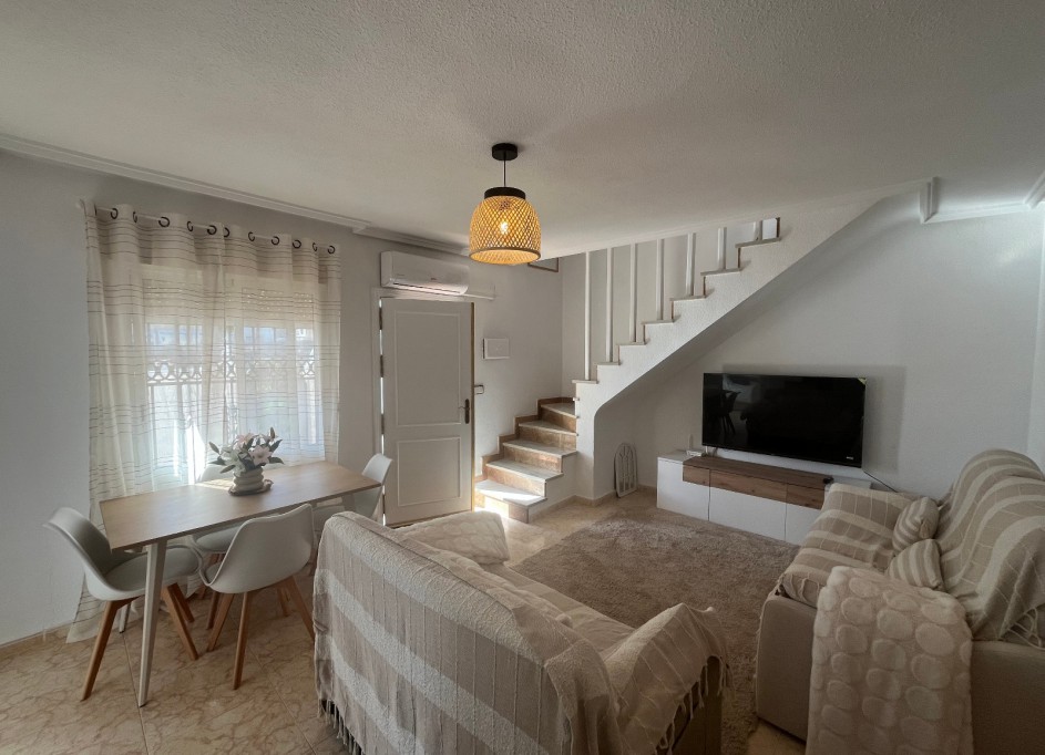 Återförsäljning - Villa i parhus -
Punta Prima - Serena