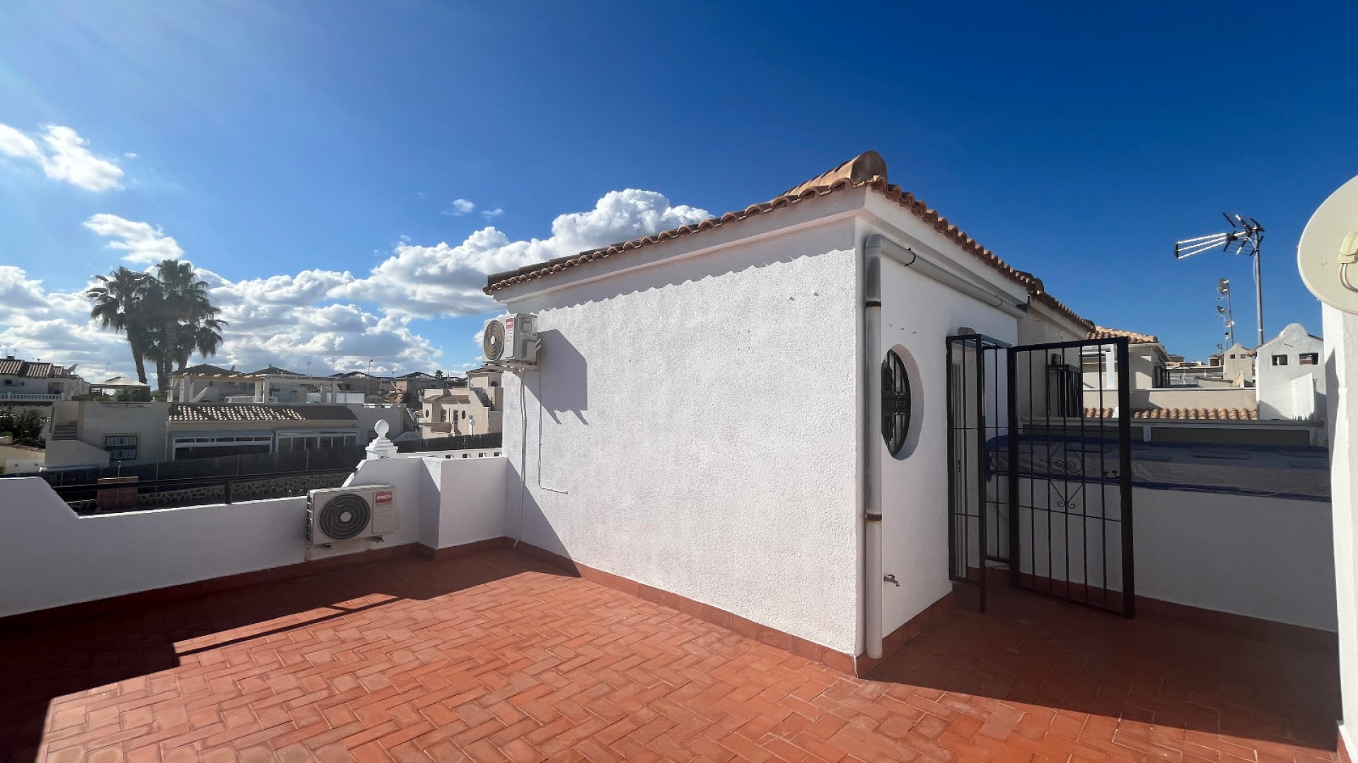 Återförsäljning - Villa i parhus -
Punta Prima - Serena