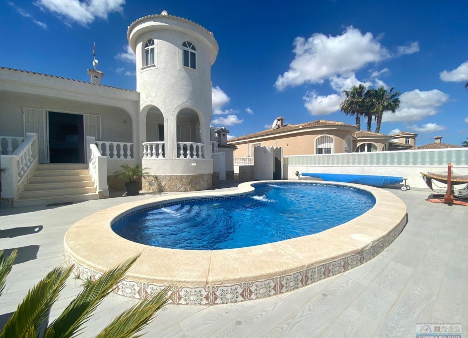 Återförsäljning - Villa i parhus -
San Miguel de Salinas - BLUE LAGOON