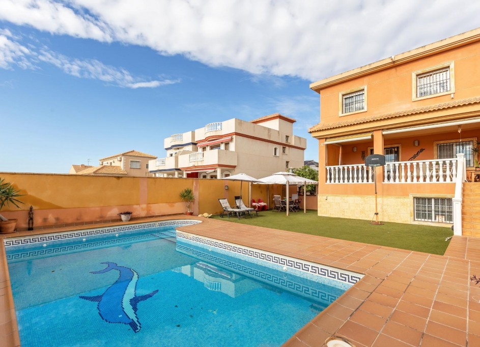 Återförsäljning - Villa i parhus -
Torrevieja - Aguas Nuevas
