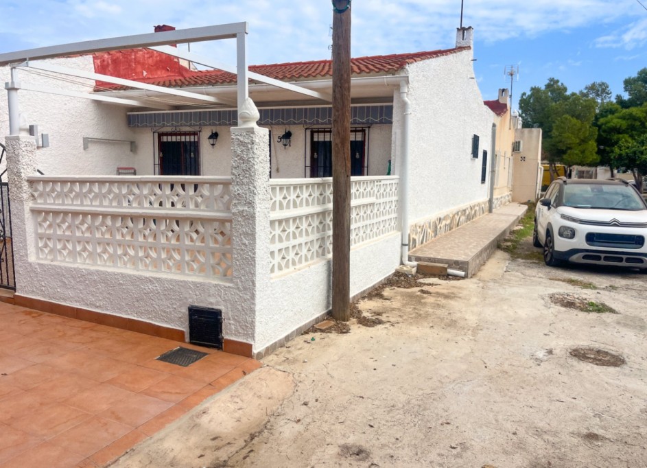 Återförsäljning - Villa i parhus -
Torrevieja