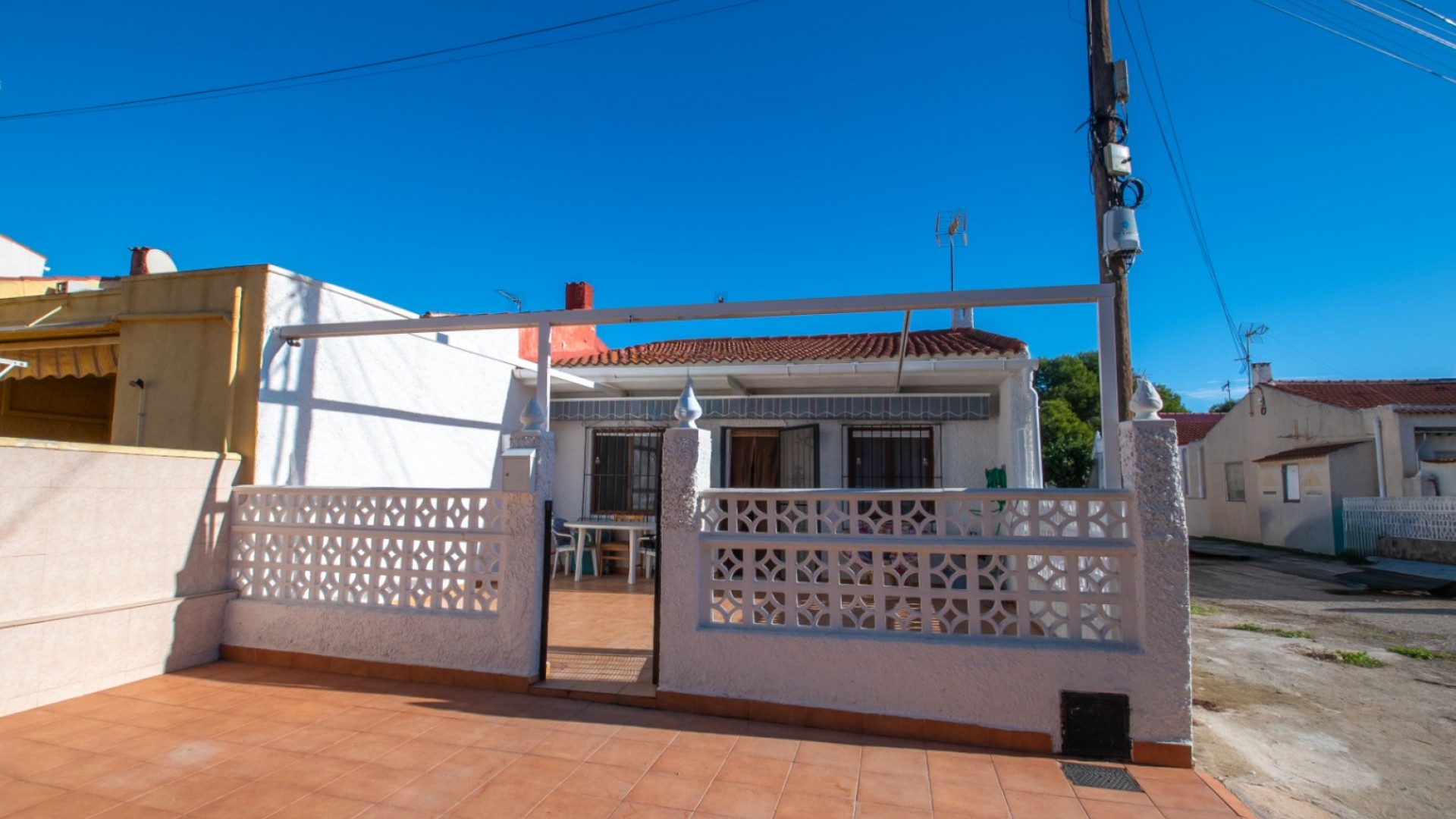 Återförsäljning - Villa i parhus -
Torrevieja