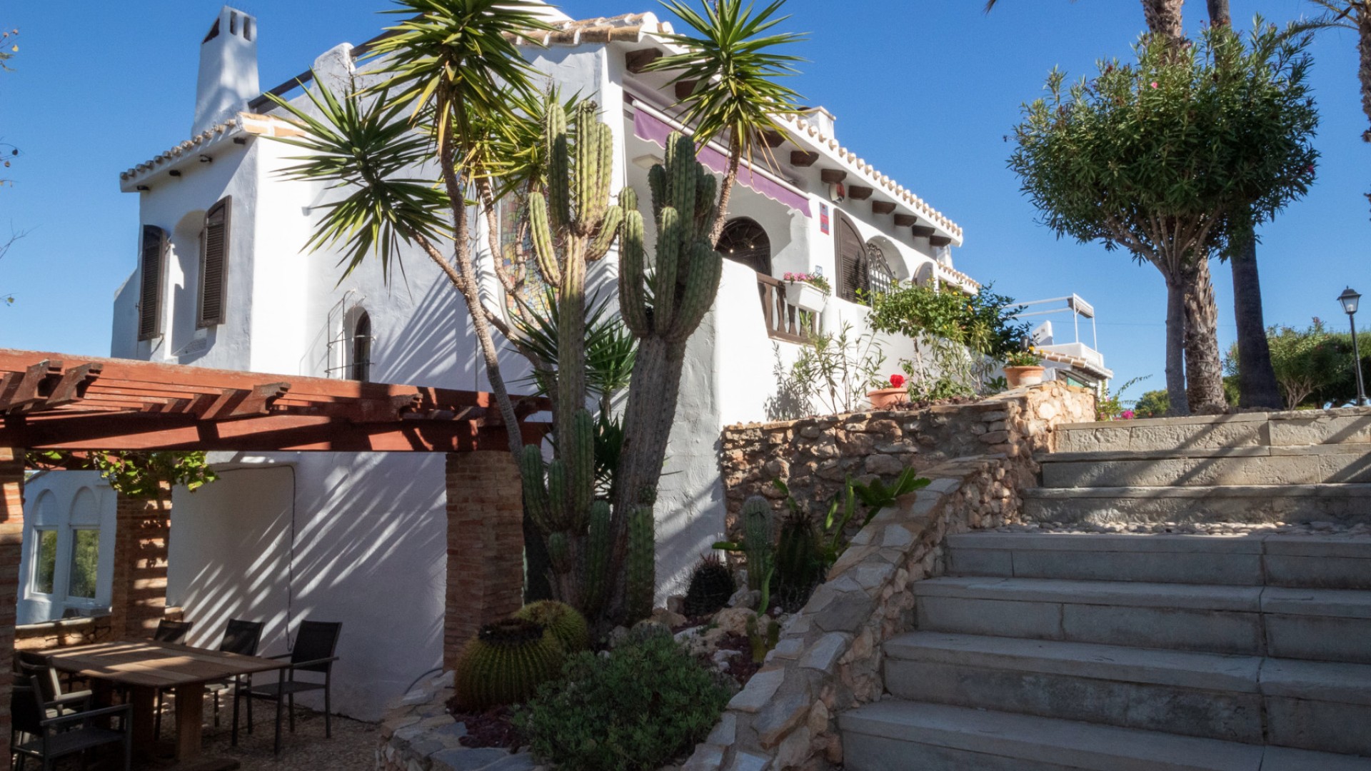 Återförsäljning - Villa i parhus -
Villamartín - Fortuna