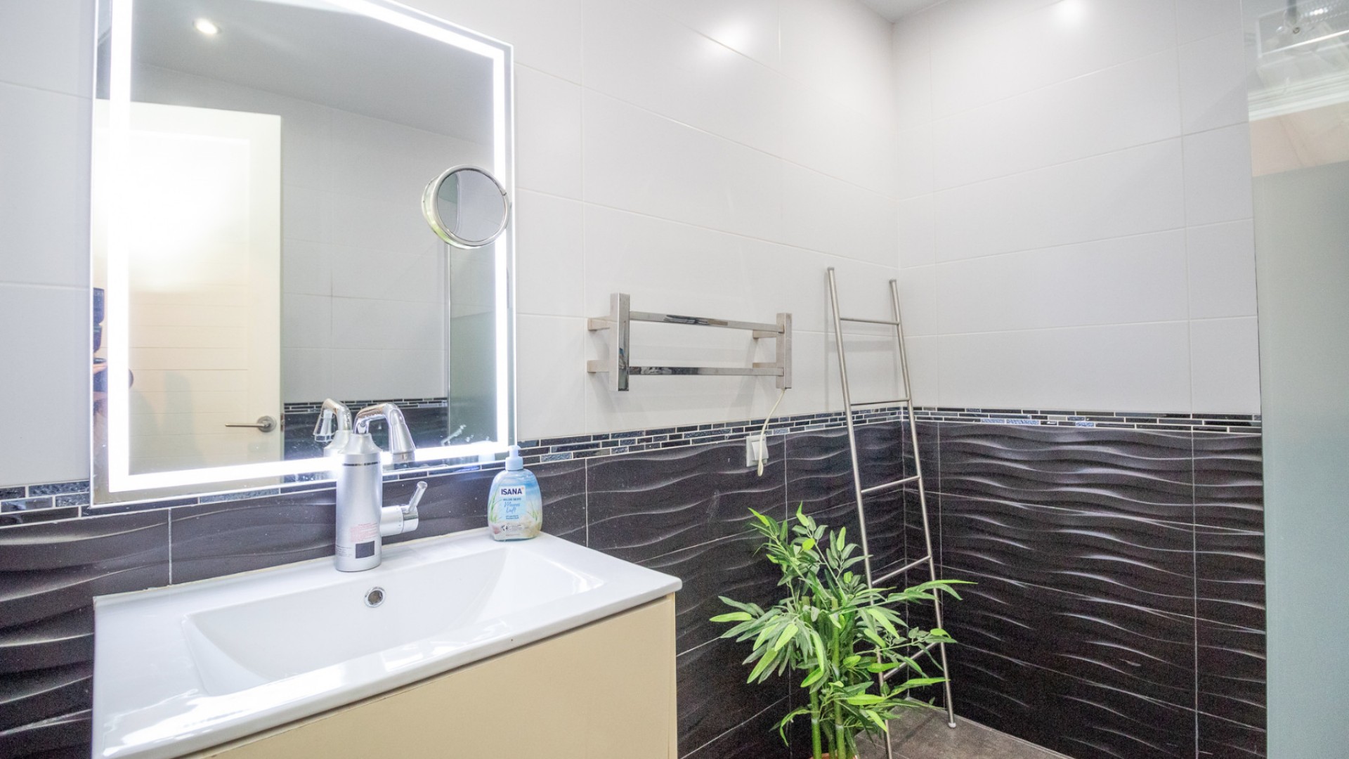 Återförsäljning - Villa i parhus -
Villamartín - Fortuna