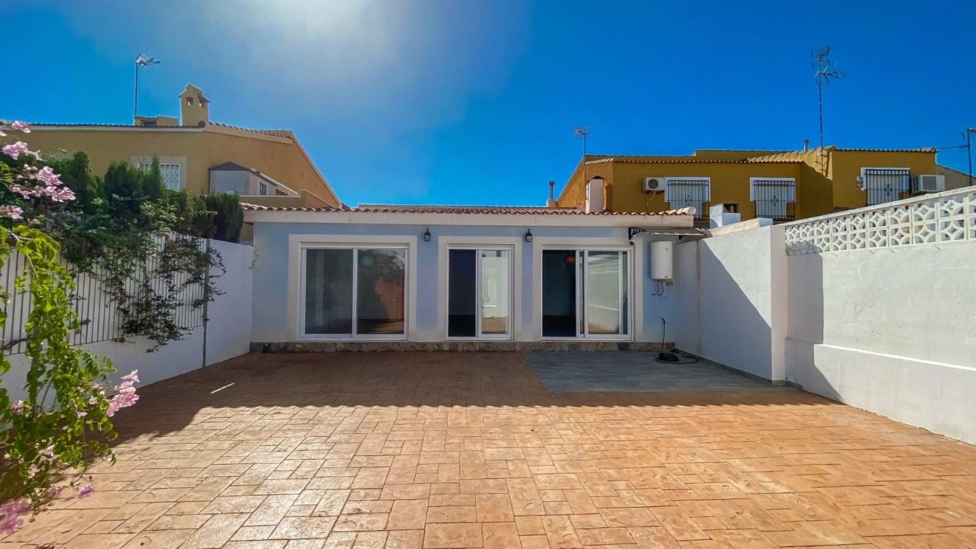 Återförsäljning - Villa -
Torrevieja - Aguas Nuevas
