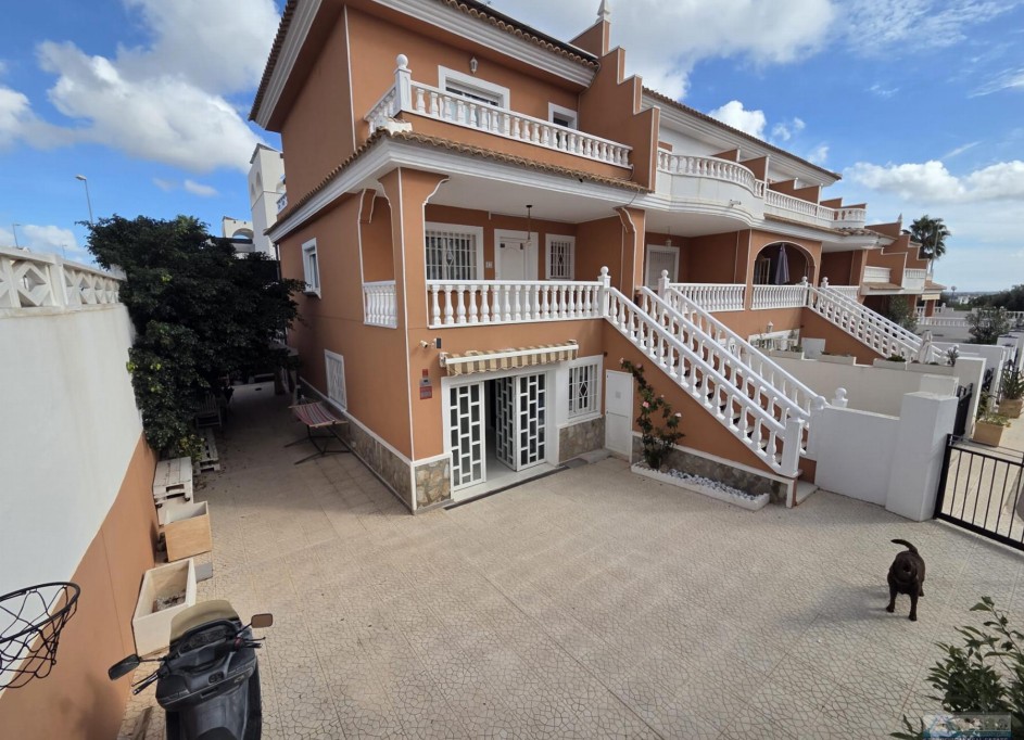 Återförsäljning - Villa -
Torrevieja - CIUDAD QUESADA