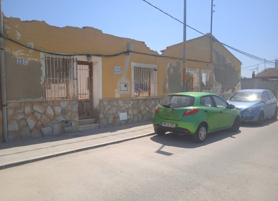 Återförsäljning - Vomt Mark -
Catral