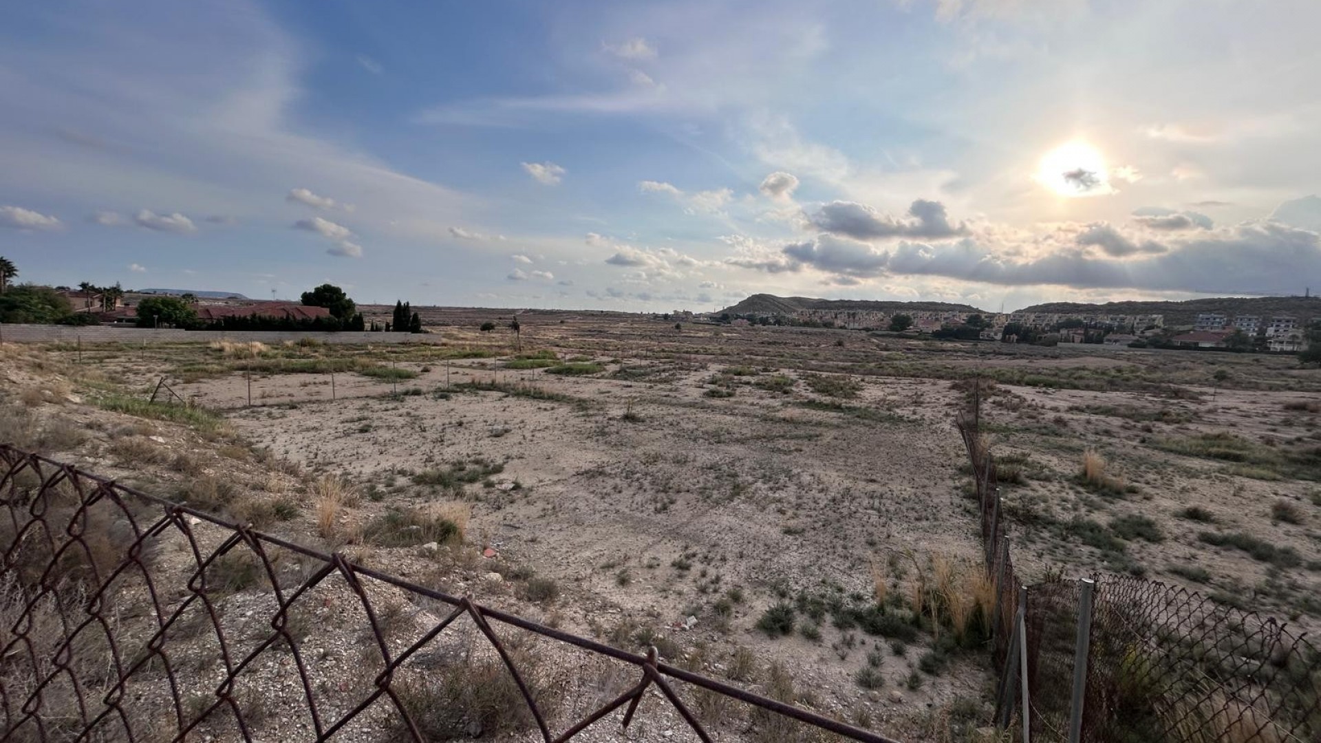 Återförsäljning - Vomt Mark -
Mutxamel - mutxamel