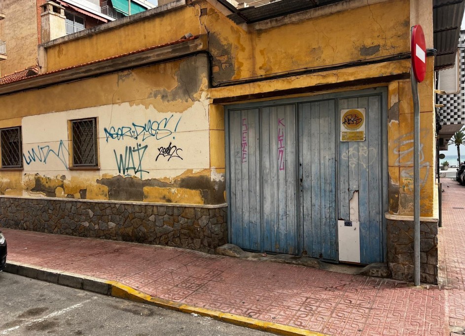 Återförsäljning - Vomt Mark -
Torrevieja - Playa del cura