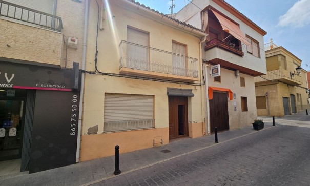 Byhus - Videresalg - Salinas - Salinas