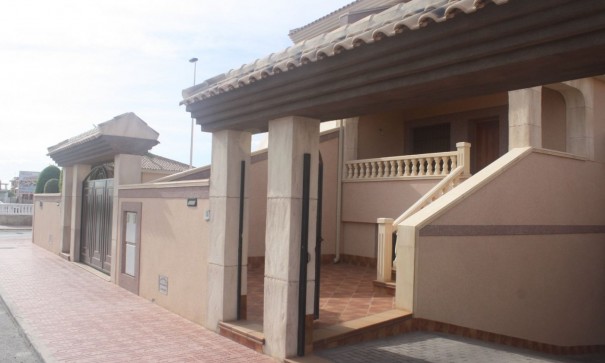 Casa de pueblo - Obra Nueva - Torrevieja - Los altos