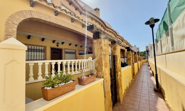Casa de pueblo - Venta - Guardamar del Segura - Guardamar del Segura