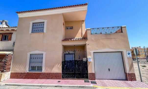 Casa de pueblo - Venta - Hondón de los Fráiles - Hondón de los Fráiles