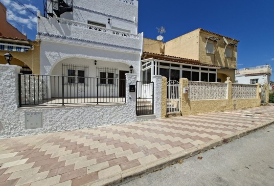 Casa de pueblo - Venta - La Marina - La Marina - Urbanization