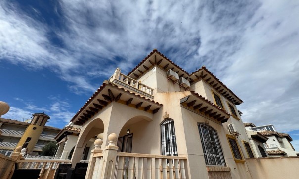 Casa de pueblo - Venta - Orihuela Costa - Lomas de Cabo Roig-Los Dolses