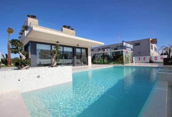 Chalet Independiente - Obra Nueva -
        San Miguel de Salinas - NB-69692