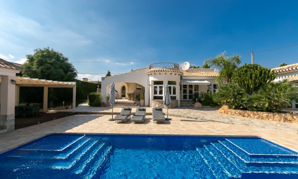 Chalet Independiente - Venta - Campoamor - Lomas de Don Juan