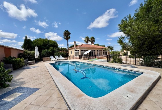 Chalet Independiente - Venta - Dolores - CMNO. ESCORREDOR