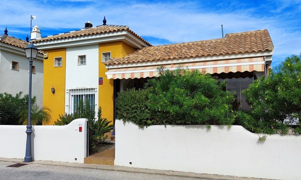 Chalet Independiente - Venta - Los Montesinos - Los Montesinos - Urb. La Herrada