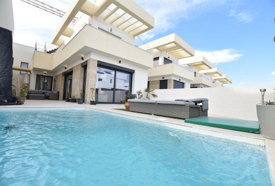 Chalet Independiente - Venta - Los Montesinos - Los Montesinos