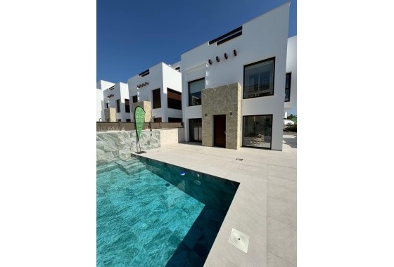 Chalet Independiente - Venta - Los Montesinos - Los Montesinos