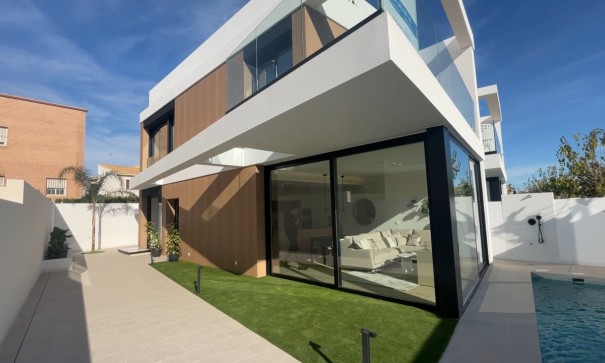 Chalet Independiente - Venta - Pilar de la Horadada - Pilar de la Horadada