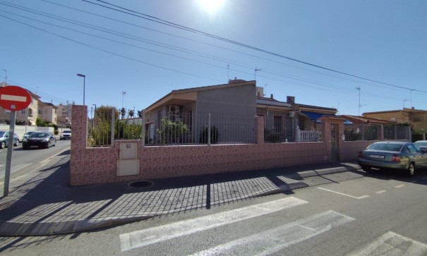 Chalet Independiente - Venta - Torrevieja - Estacion de autobuses